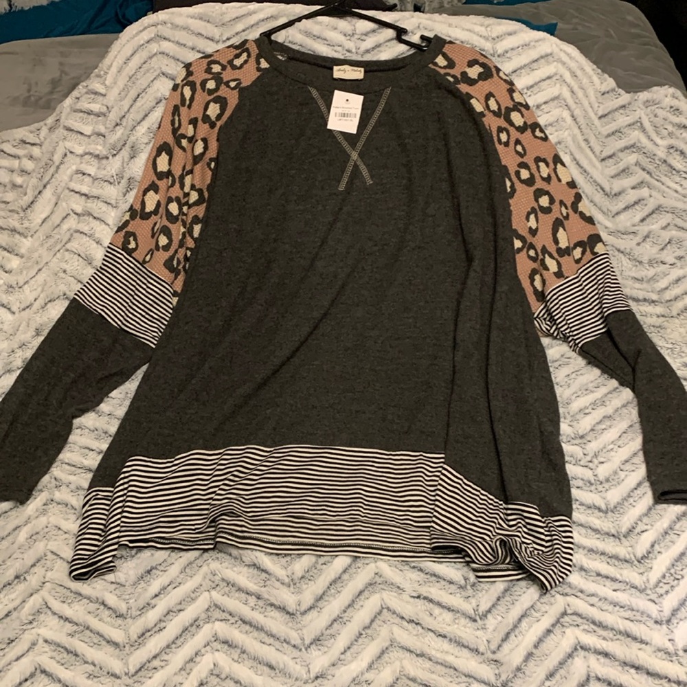 Velvety soft light weight long sleeve size xl never worn